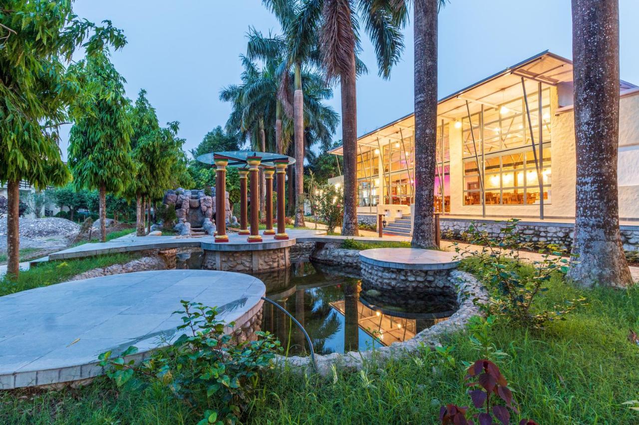 Royal Tiger Luxury Resort 4 Star โซราฮา ภายนอก รูปภาพ