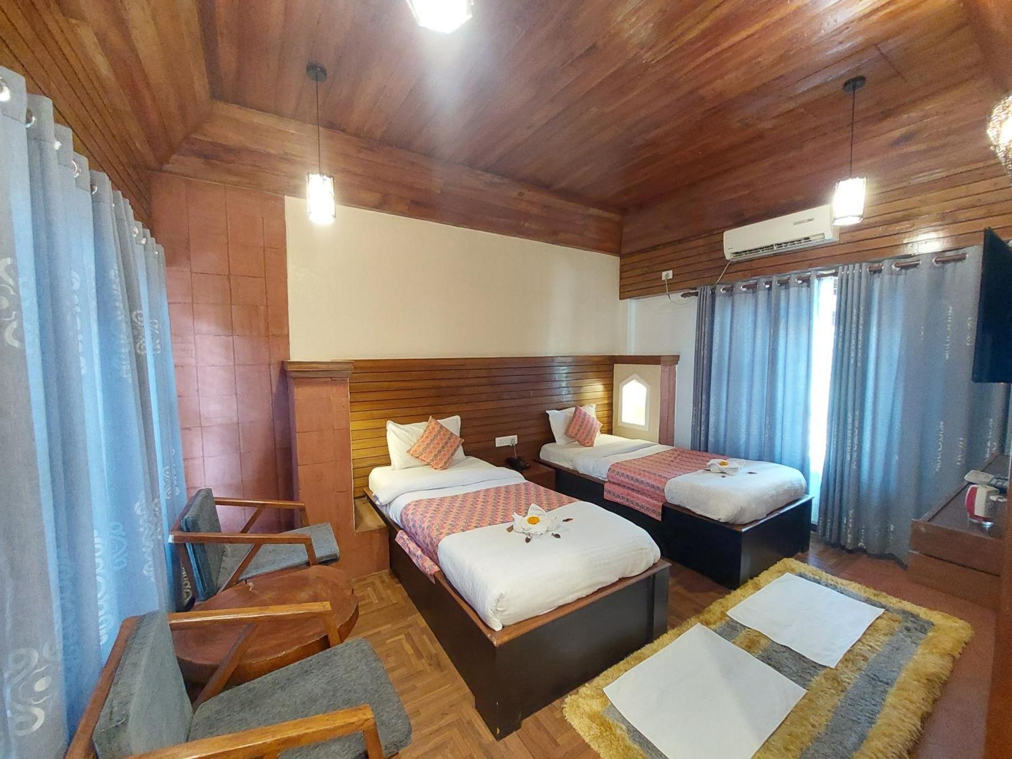 Royal Tiger Luxury Resort 4 Star โซราฮา ภายนอก รูปภาพ