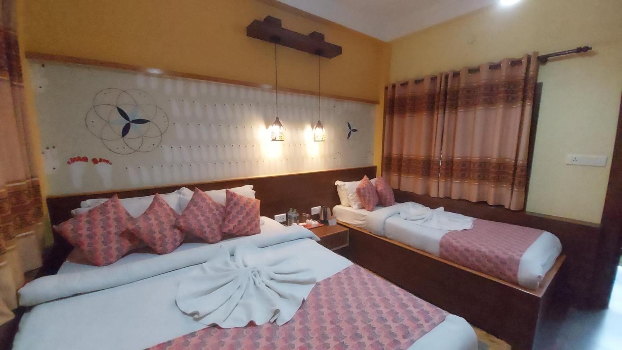 Royal Tiger Luxury Resort 4 Star โซราฮา ภายนอก รูปภาพ