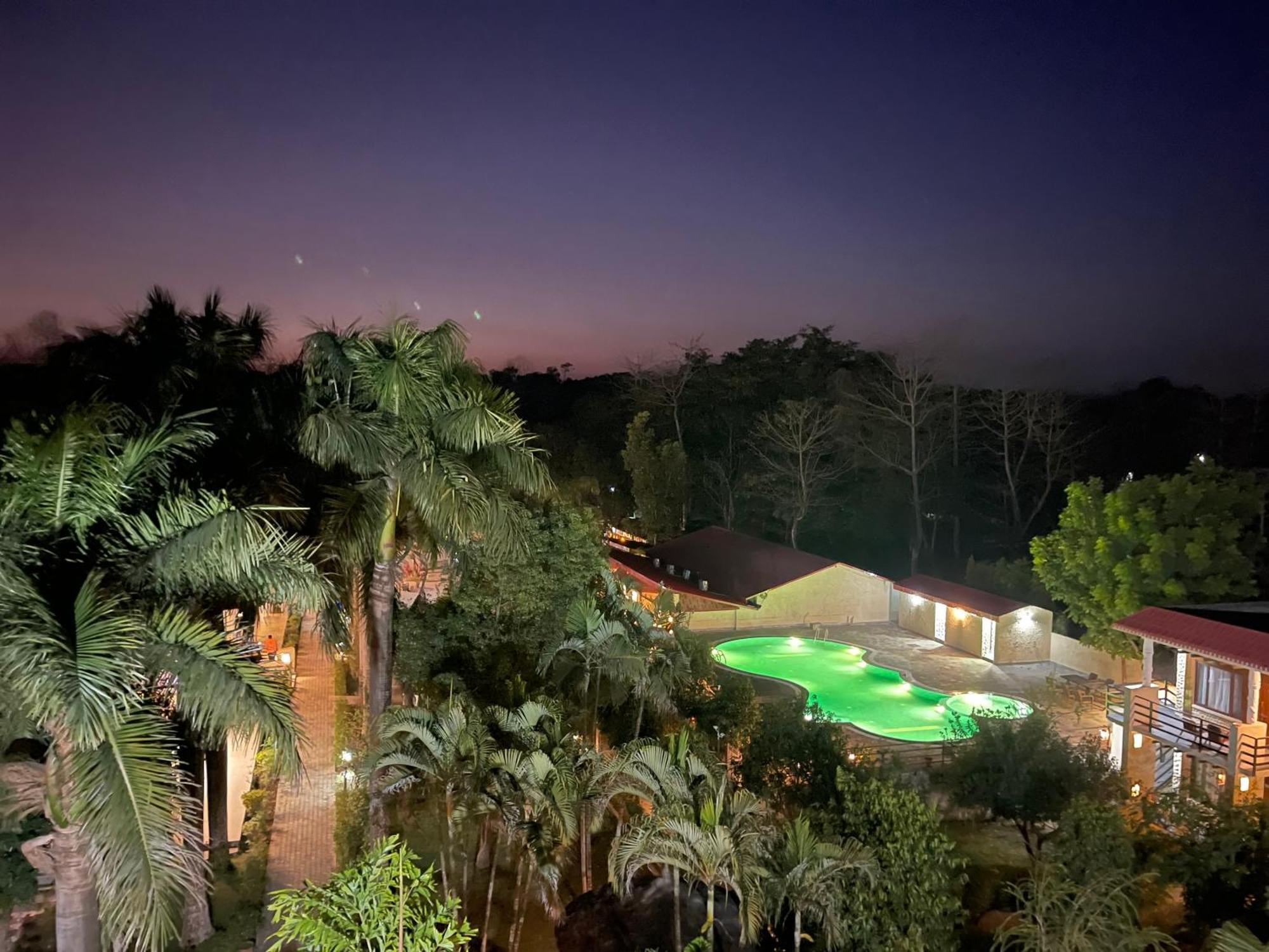 Royal Tiger Luxury Resort 4 Star โซราฮา ภายนอก รูปภาพ