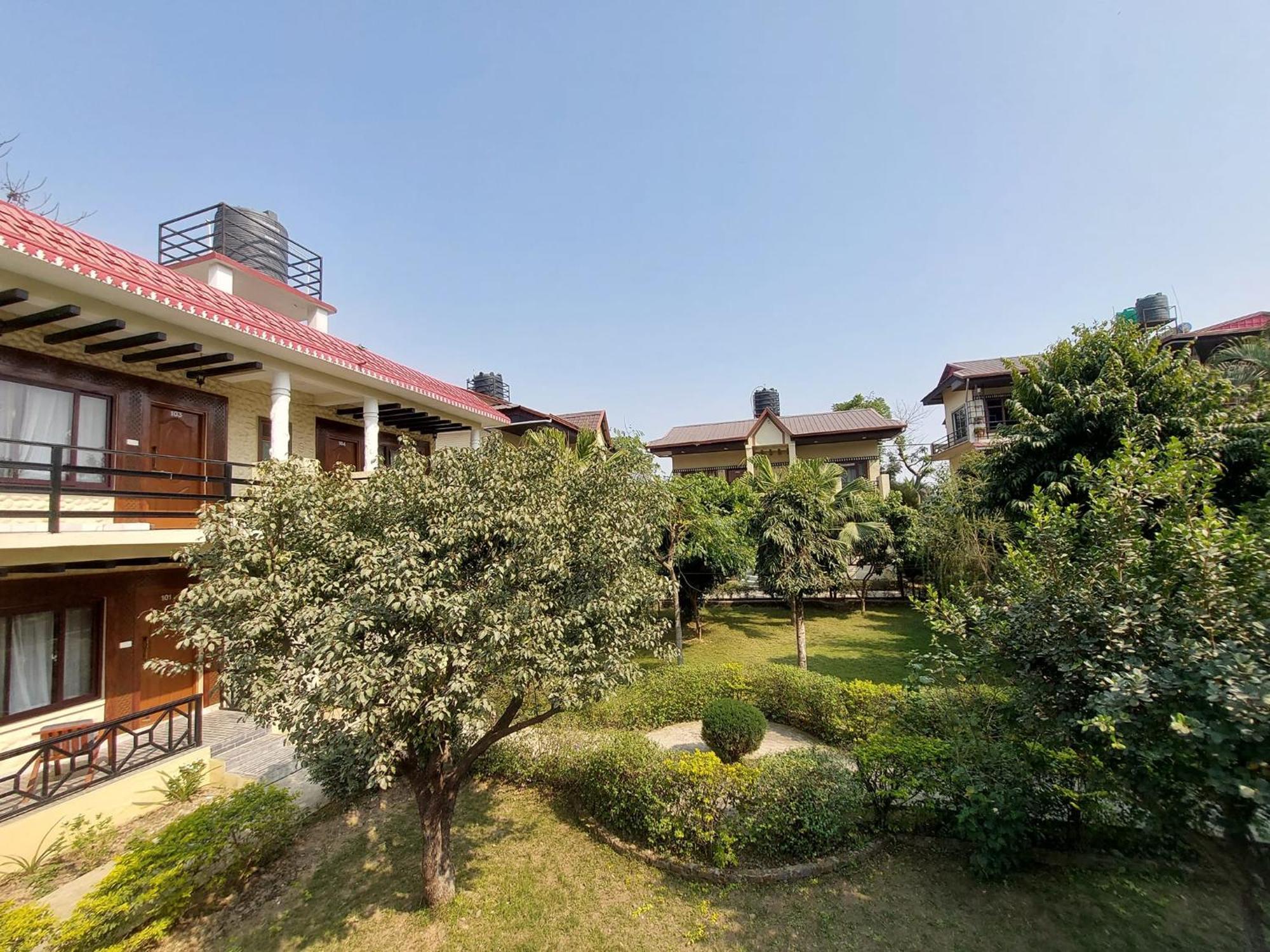 Royal Tiger Luxury Resort 4 Star โซราฮา ภายนอก รูปภาพ