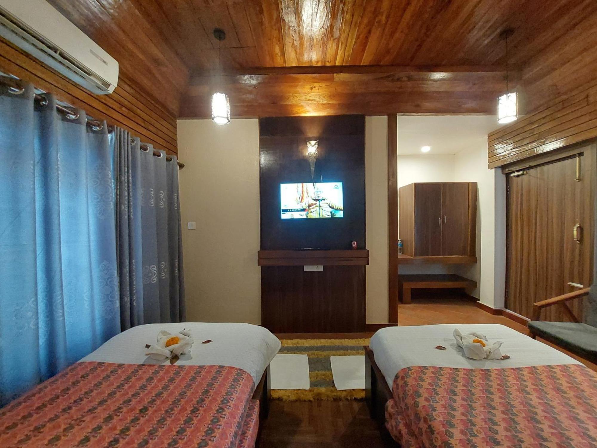 Royal Tiger Luxury Resort 4 Star โซราฮา ภายนอก รูปภาพ