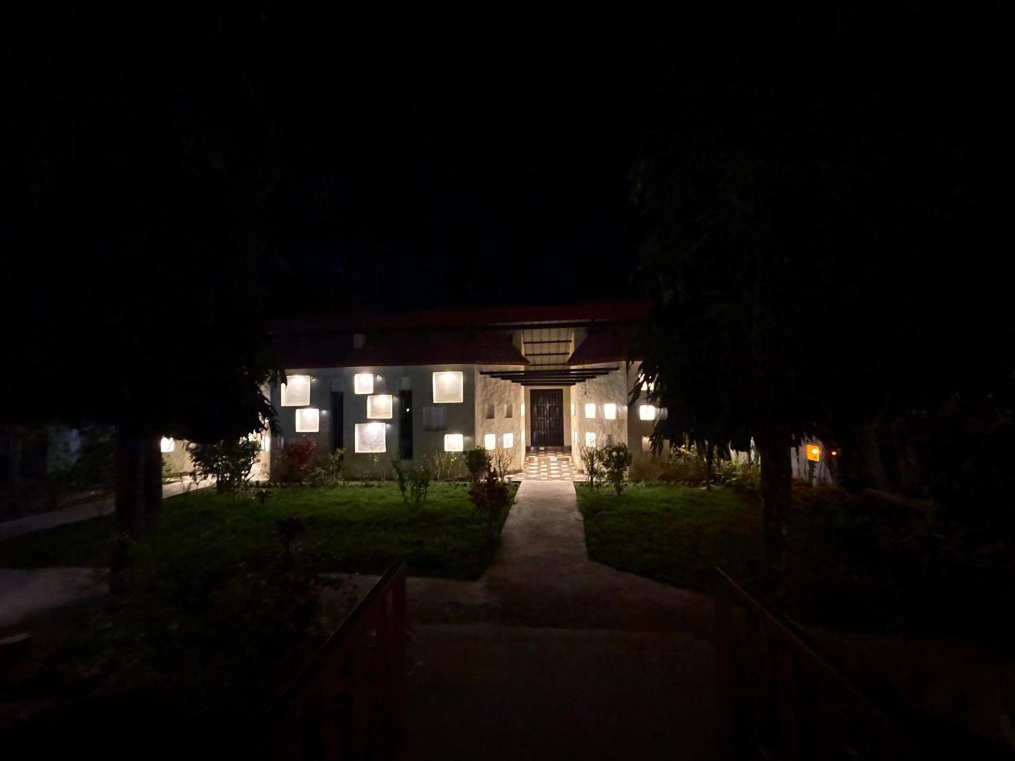 Royal Tiger Luxury Resort 4 Star โซราฮา ภายนอก รูปภาพ