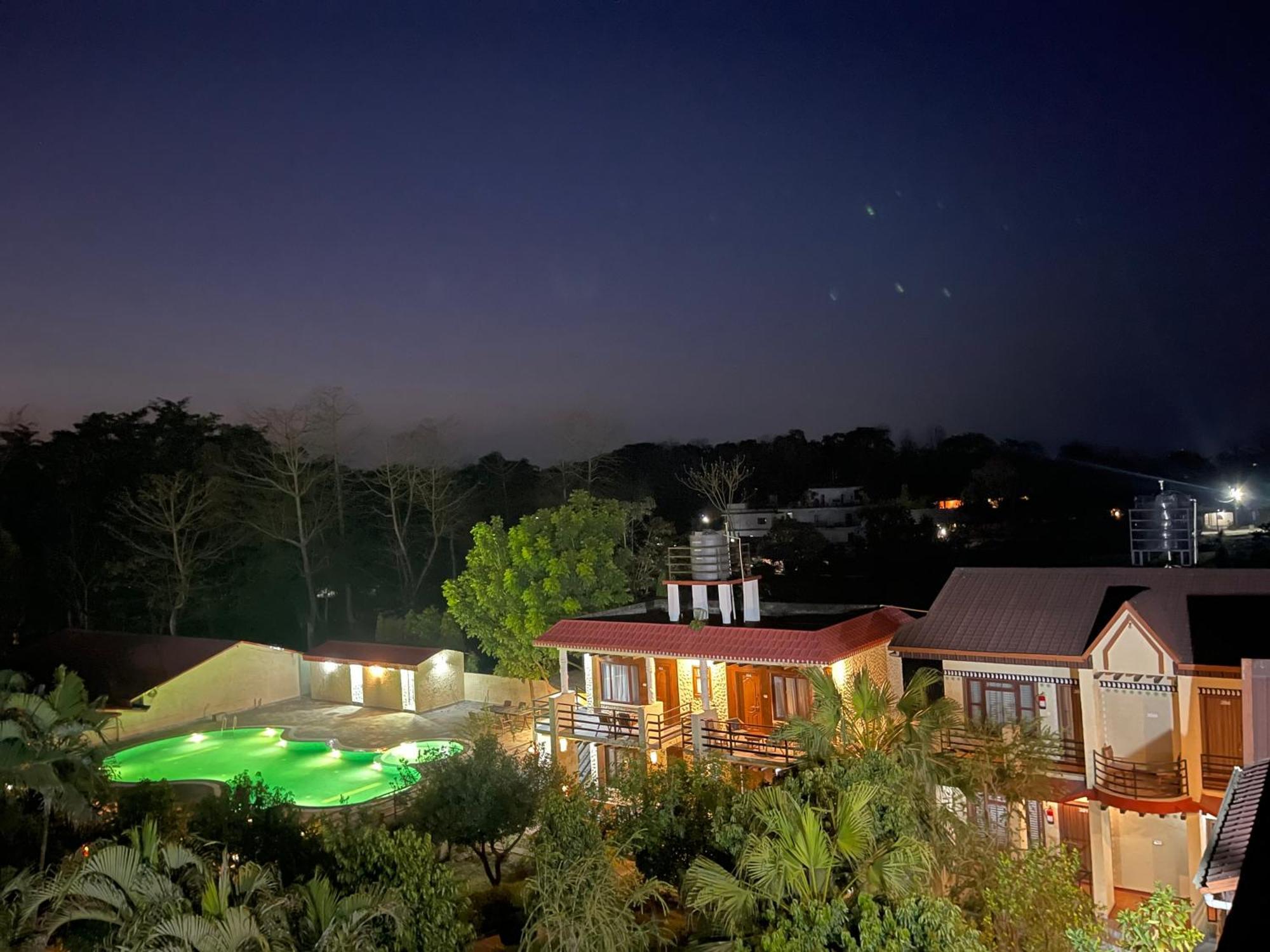 Royal Tiger Luxury Resort 4 Star โซราฮา ภายนอก รูปภาพ
