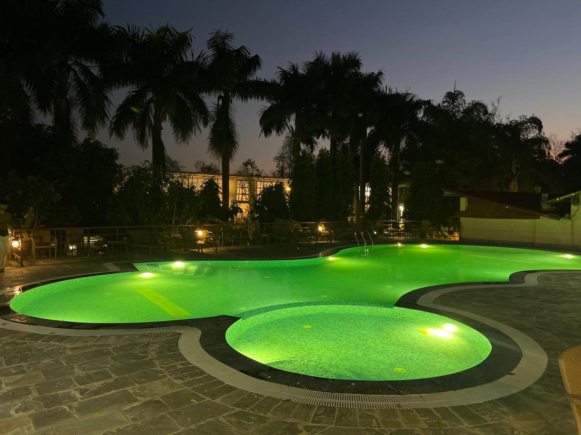 Royal Tiger Luxury Resort 4 Star โซราฮา ภายนอก รูปภาพ