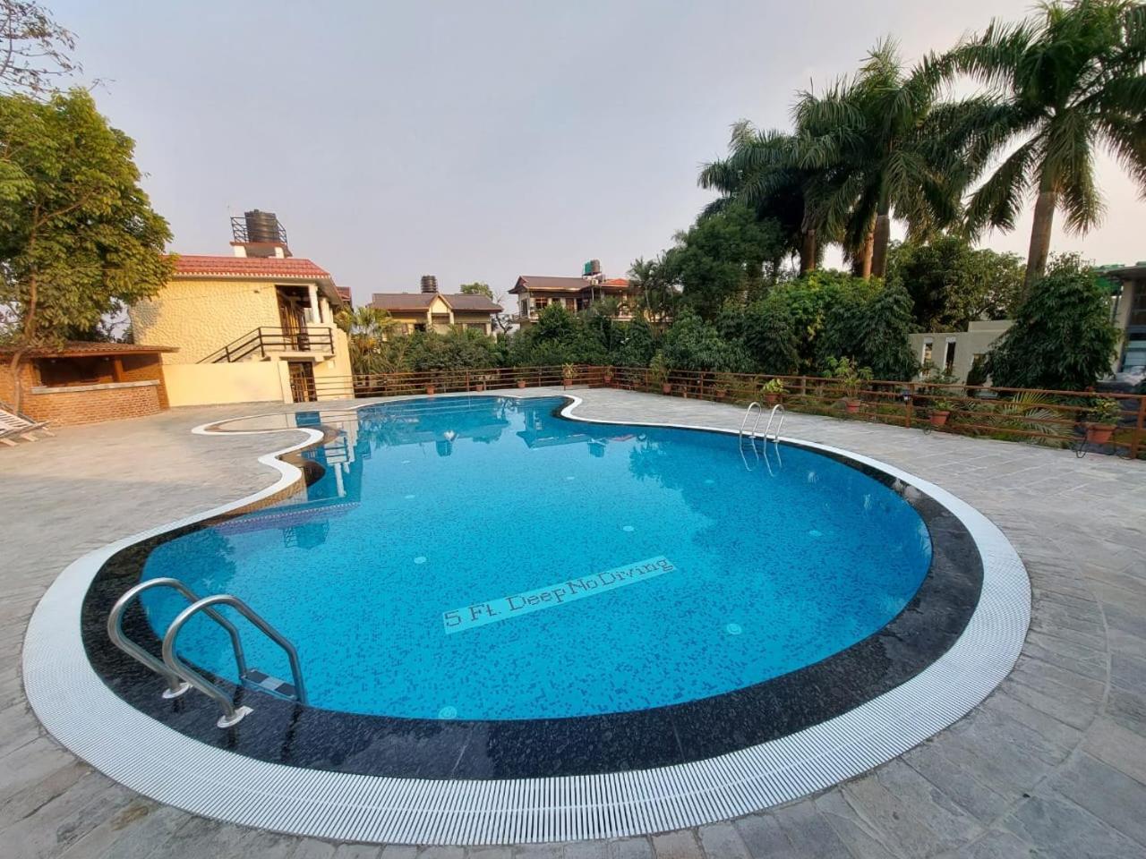Royal Tiger Luxury Resort 4 Star โซราฮา ภายนอก รูปภาพ
