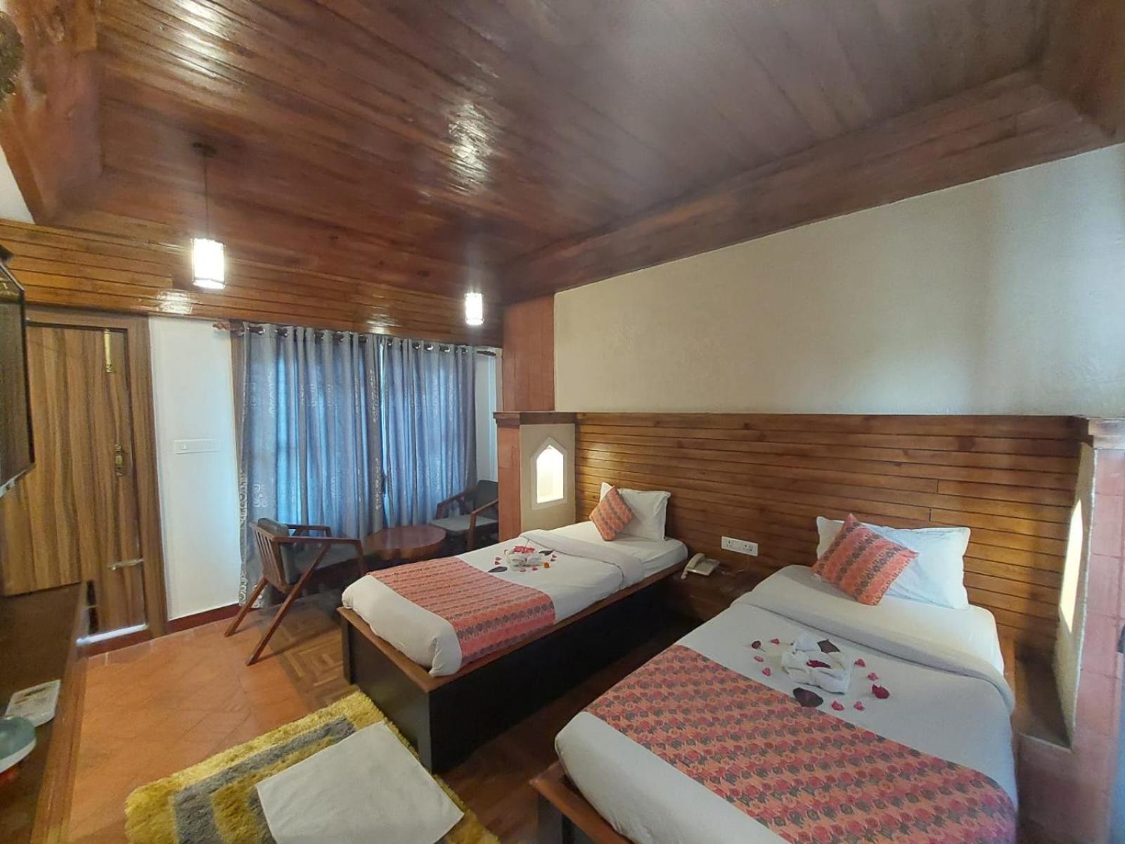 Royal Tiger Luxury Resort 4 Star โซราฮา ภายนอก รูปภาพ