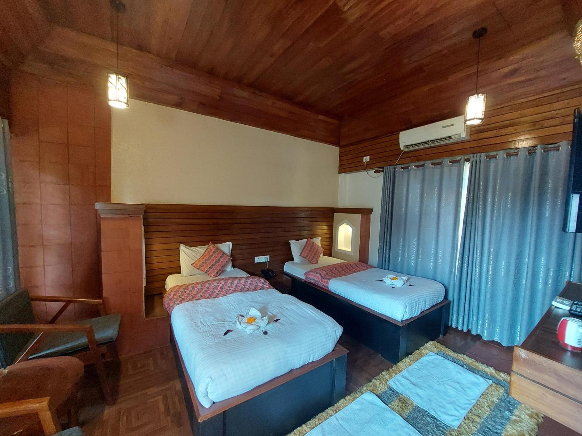 Royal Tiger Luxury Resort 4 Star โซราฮา ภายนอก รูปภาพ