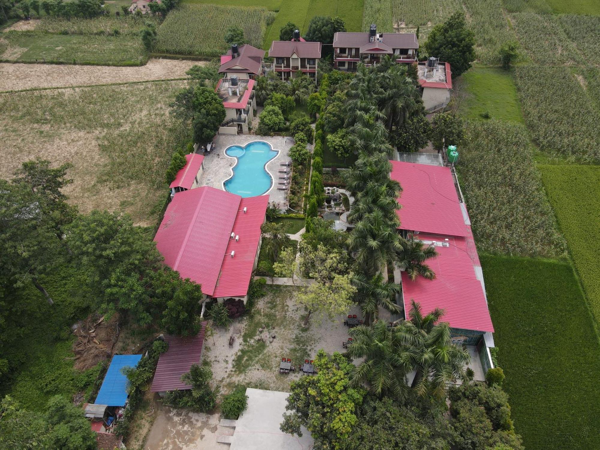 Royal Tiger Luxury Resort 4 Star โซราฮา ภายนอก รูปภาพ